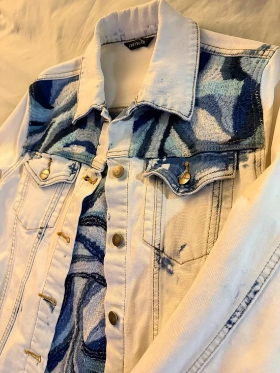 DRIFTWOOD White Jacket and bell bottom jeans with a beautiful blue crochet. - Picture 3 of 9